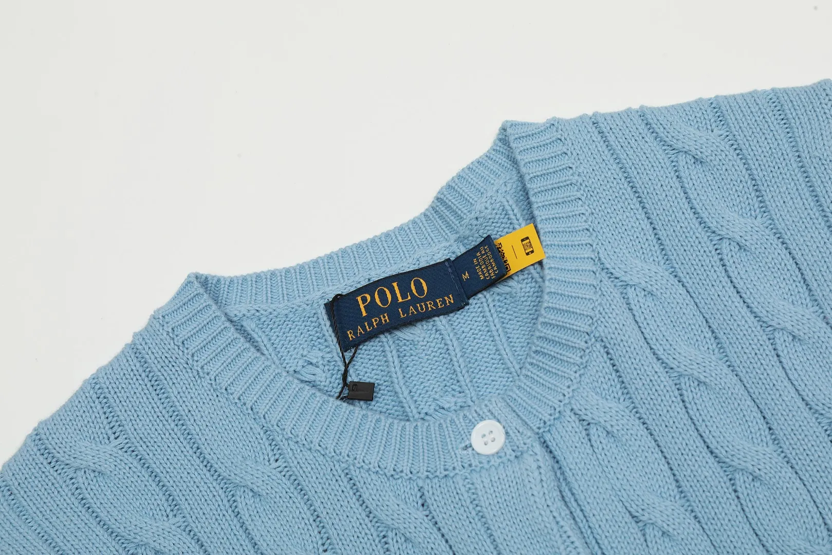 🅿️176 "Top quality" Style number: DS021# (not off the shelves all year round) [Ralph Lauren round neck cardigan solid color pony embroidered logo knitted short sleeves] ✅Ralph Lauren classic basic versatile all-season cardigan knitted short sleeves ✅Main supplier platform live broadcast Wholesale entities Replenish when out of stock Not off the shelves ✅ZP quality 1:1 version Scan the code to enter the GF website Counter quality ✅Details and quality are the only one in Guangzhou. Imported quality cotton yarn, focusing on high-end, cost-effective. Needless to say good quality. ✅The version is restored to the original order. The maximum size can be worn up to 160 pounds. Loose, comfortable and stress-free.